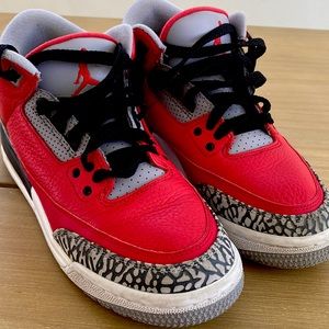 AIR JORDAN, teen air jordan 3 Retro GS sneakers. Red cement/unite